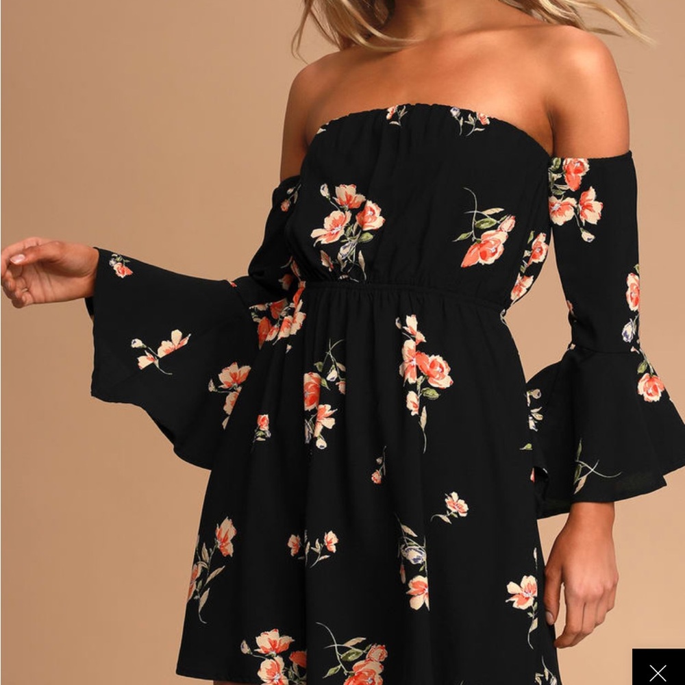 Never worn Lulus dress size M